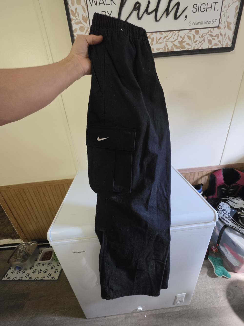 Nike Black Cargo Pants with Side Pocket and Swoosh